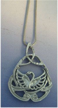cisne de plata amuleto celta