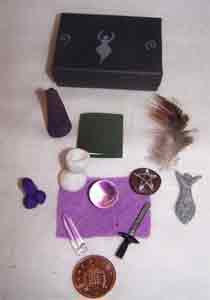 athame y otros enseres para rituales