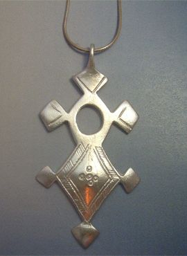 cruz tuareg de plata con cordón de plata