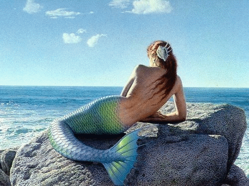 sirenita de plata inspirada en las famosas sirenas