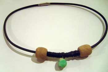 Collar de crisoprasa con madera